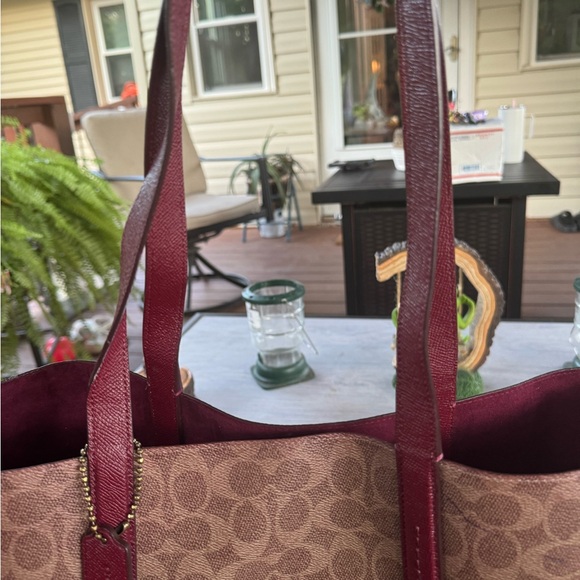 Rare Rare Coach limit edition Signature Rexy Carriage tote w/ matching coin - Picture 3 of 13